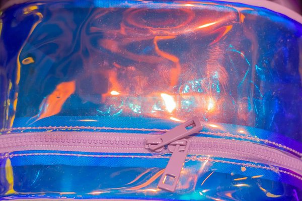 Éblouissez votre style avec nos sacs holographiques uniques